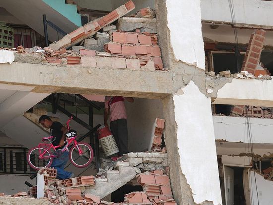Venezuela earthquake death toll rises to 2,595, interim president says