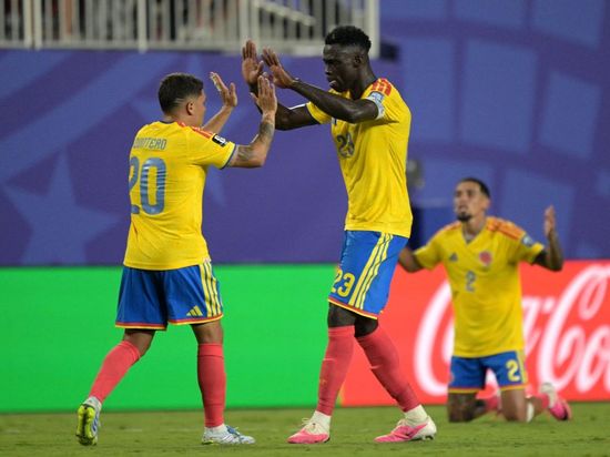 Colombia overcome Ghana to reach World Cup last-16