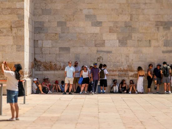 Wildfire menaces Spanish tourist hotspot, Portugal seeks help