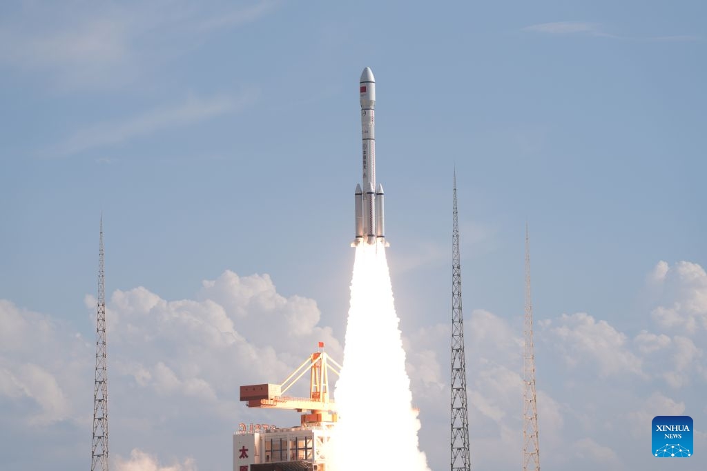 A modified Long March-6 carrier rocket carrying a new satellite group blasts off from the Taiyuan Satellite Launch Center in north China's Shanxi Province on July 4, 2026. The satellite group was launched at 5:30 p.m. (Beijing Time) aboard a modified Long March-6 carrier rocket and entered its preset orbit successfully. It will form part of the Spacesail Constellation, a mega commercial Chinese low-orbit satellite network. (Photo: Xinhua)