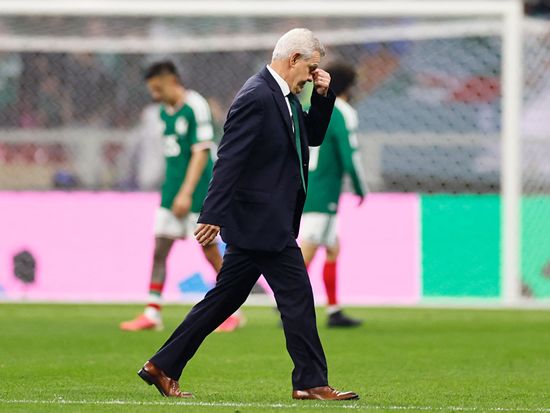 Aguirre apologizes after Mexico World Cup exit