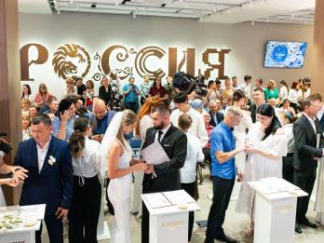 Group wedding held in Vladivostok, Russia