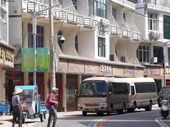 Wenzhou's Cangnan county evacuates residents living in coastal areas