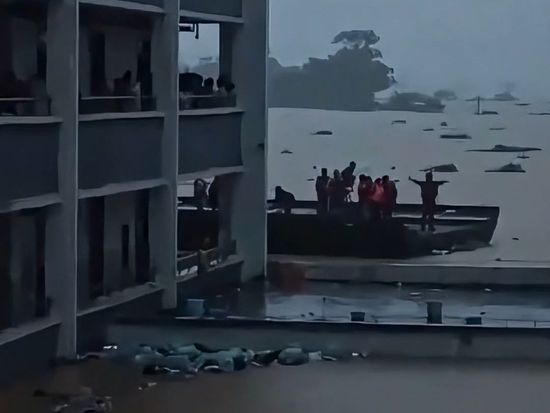 Cheers greet rescuers at flooded campus