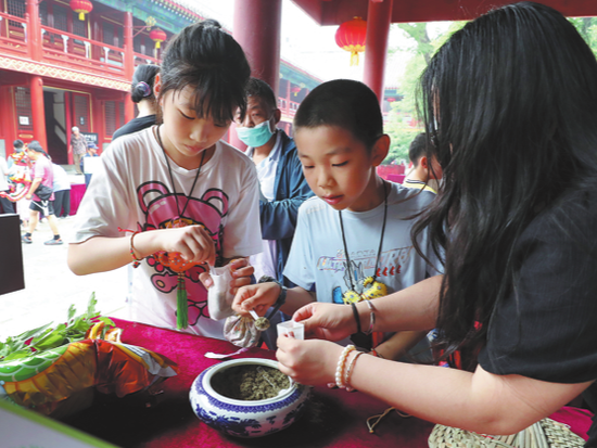 Herbs go hip: Creative TCM products a big hit with young people