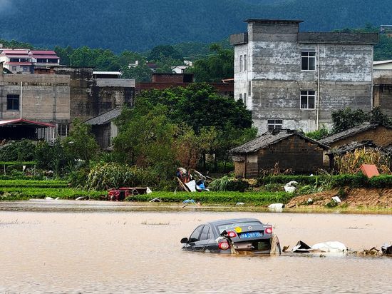 Guangxi floods: Health and safety guide as waters recede