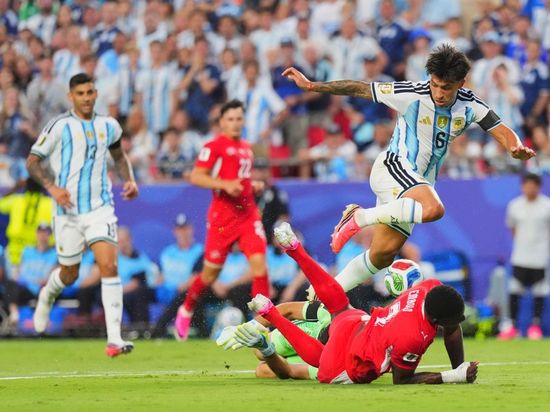 Alvarez, Martinez send Argentina into World Cup semifinals