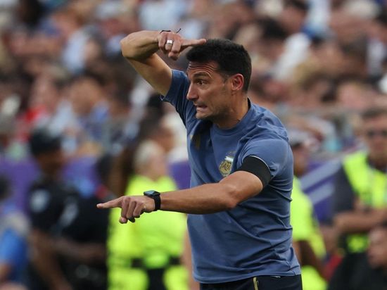 Argentina 'giving every last drop' for World Cup repeat, says coach Scaloni