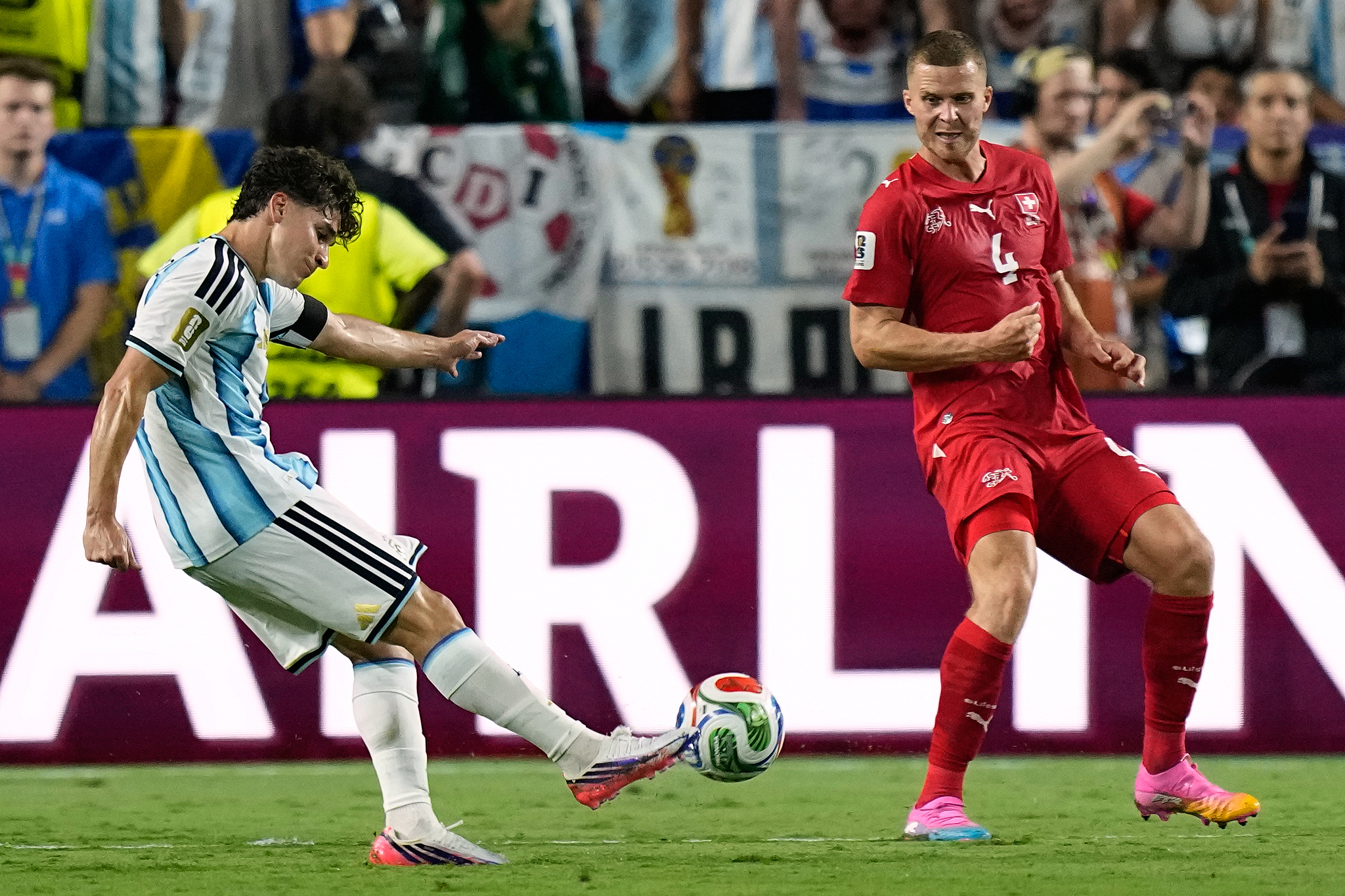 Argentina striker Julian Alvarez (L) shoots to score a goal in the quarterfinal match against Switzerland at the 2026 FIFA World Cup in Kansas City, Missouri, July 11, 2026. /VCG