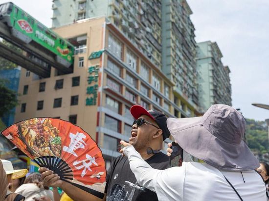 Foreign tourists flock to Chongqing as cross-border passenger traffic rises