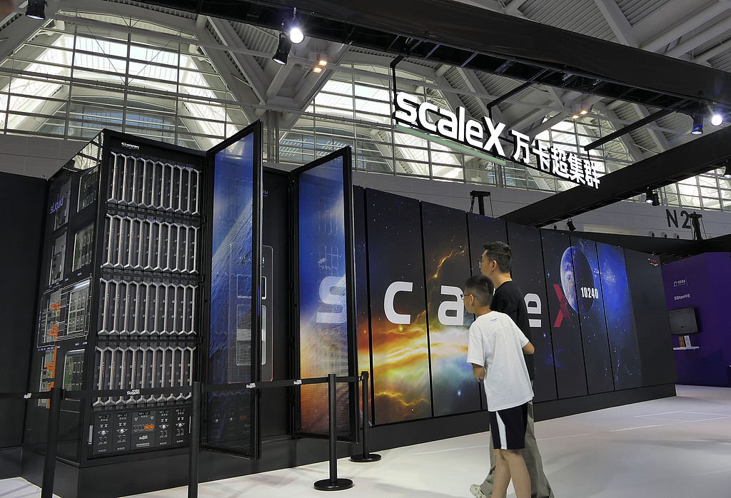 Visitors look at the Sugon scaleX 10,000-card supercluster prototype displayed in the exhibition area at the World Intelligence Expo 2026 in North China's Tianjin on May 30, 2026. Photo: VCG