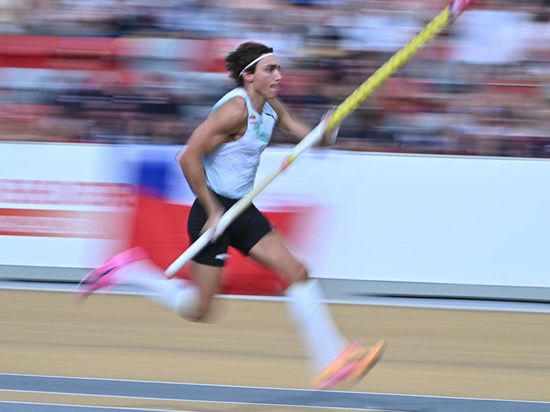 Duplantis wins Budapest pole vault, misses world record bid