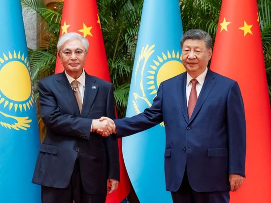 Xi meets Kazakh president in Shanghai