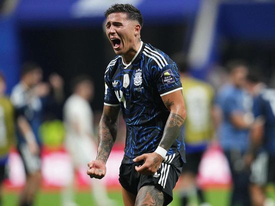 Argentina battle back to overcome England 2-1, reach World Cup final