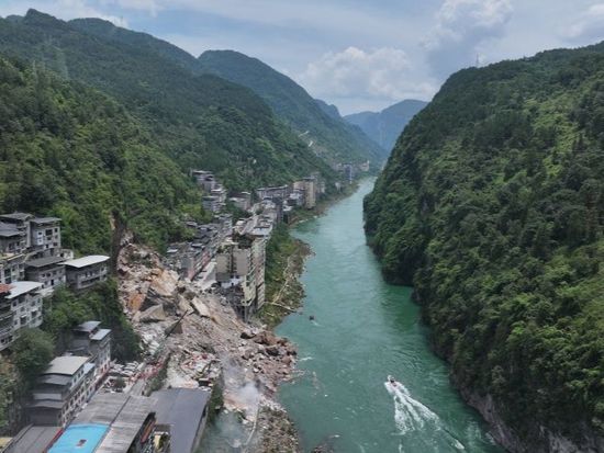 Xi urges scientific search and rescue efforts after Chongqing landslide