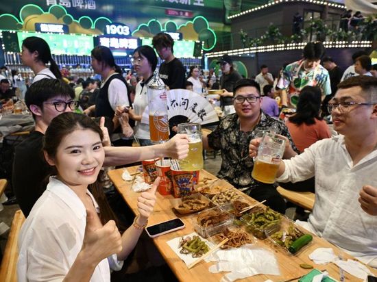 Int'l beer festival underway in east China's Qingdao
