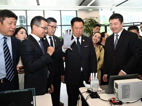 Thai PM praises China’s embodied AI innovation during AgiBot visit at WAIC