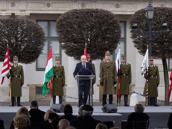 Hungarian president signs constitutional amendment ending own mandate
