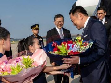 Thai PM arrives in Beijing