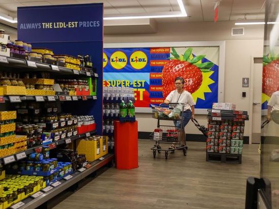 US to impose additional 50 pct tariff on certain Canadian goods
