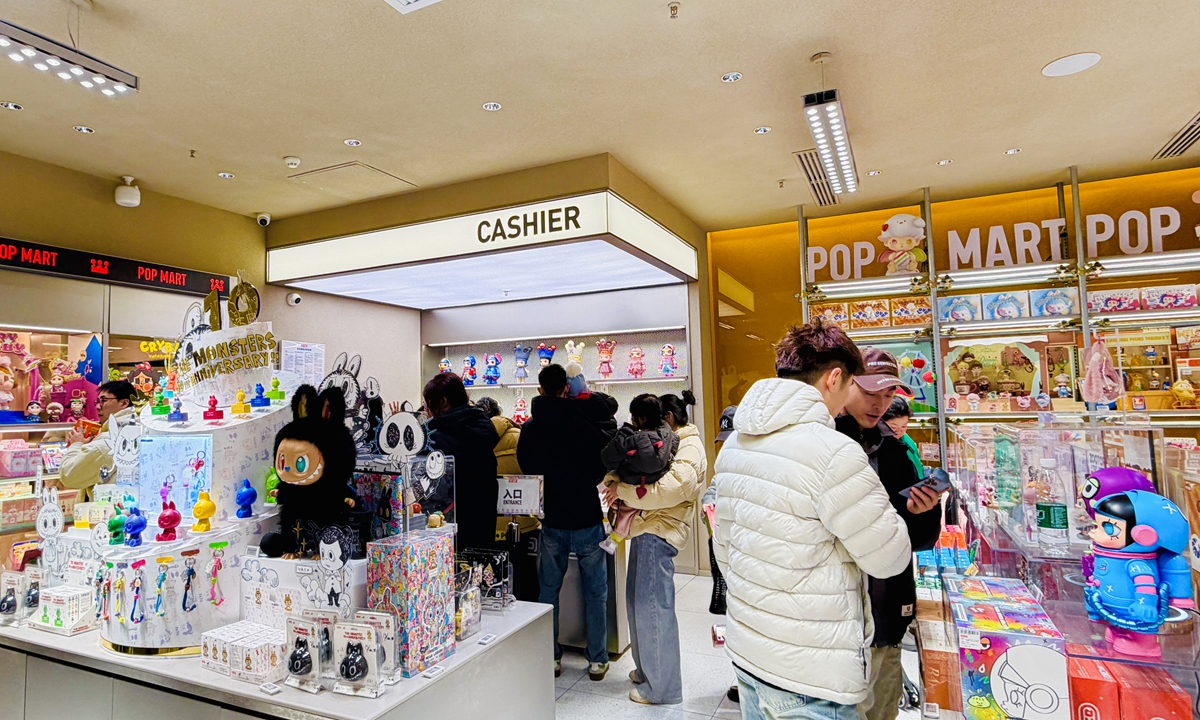 Shoppers line up at the checkout counter inside a Pop Mart store at the Solana Mall in Beijing on February 8, 2026. Photo: Ma Tong/GT