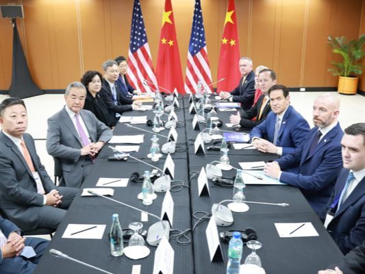 Chinese FM urges US side to properly manage differences, address China's legitimate concerns