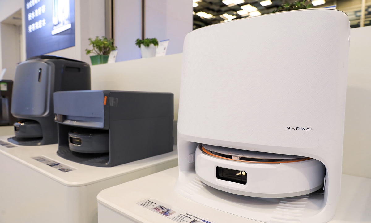 Robot vacuum cleaners are displayed in the home appliance section of Suning.com in Shanghai on January 11, 2026. The products are eligible for subsidies under the new round of the trade-in program for consumer goods. Photo: VCG