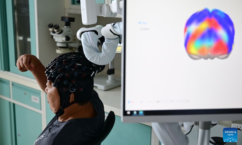 A medical worker uses a brain imaging device to assess a patient's brain activity at a hospital in Bengbu, east China's Anhui Province, July 17, 2026. Bengbu, a traditional industrial city, has stepped up the development of its brain-computer interface (BCI) industry in recent years. By strengthening collaboration among industry, research institutes and medical institutions, Bengbu has built an innovation ecosystem that supports both BCI research and clinical application, aiming to become an emerging BCI innovation hub in the Yangtze River Delta region. Photo: Xinhua