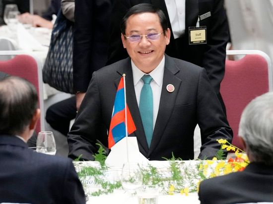 Lao PM stresses accelerating economic transformation in southern provinces