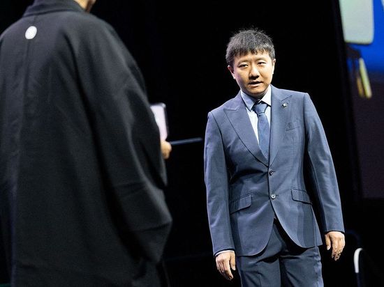 What century-old problems did China's Fields Medalists solve?