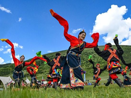 Live intangible cultural heritage show at Yuke Grassland, Sichuan