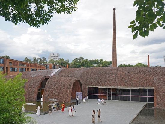 AI-powered restoration of ancient dragon vats in China's 'porcelain capital'