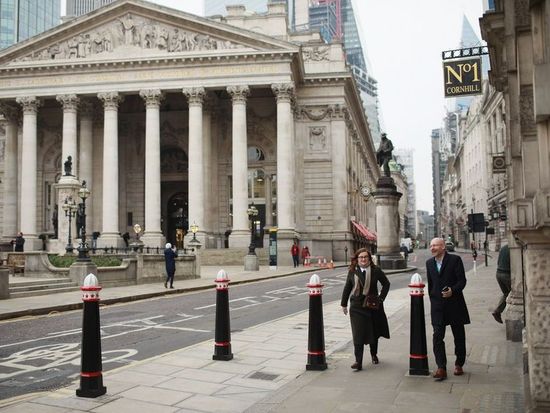 Bank of England keeps benchmark interest rate unchanged at 3.75 pct