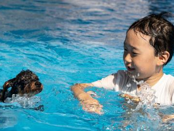People cool off amid heatwave in South Korea