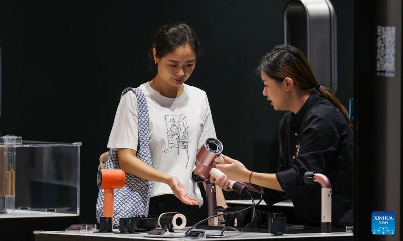 A woman shops at the Haikou International Duty Free Shopping Complex in Haikou, south China's Hainan Province, July 18, 2026. Hainan is experiencing a surge in duty-free shopping during this summer season. It is reported that in the first six months of this year, offshore duty-free sales totaled 19.92 billion yuan (about 2.93 billion U.S. dollars), involving 15.966 million duty-free items and 2.793 million shoppers, registering year-on-year growth of 18.8%, 7.3% and 12.6% respectively. (Xinhua/Yang Guanyu)