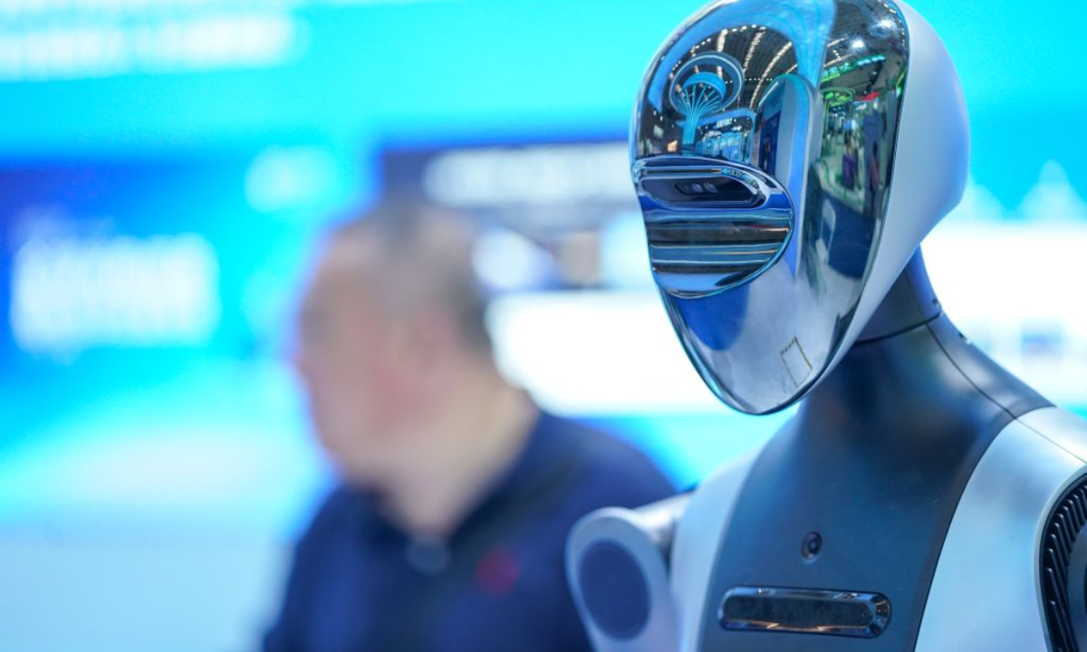 A humanoid robot is pictured during the 10th China-Russia Expo in Harbin, northeast China's Heilongjiang Province, May 18, 2026. (Xinhua/Wang Song)