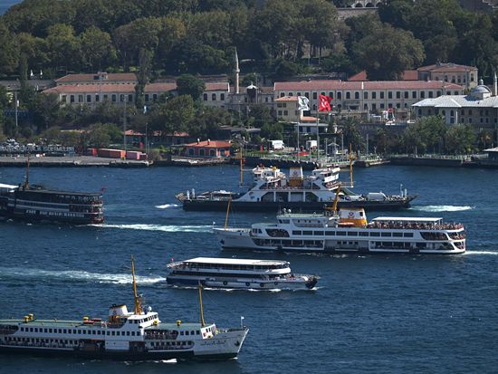 Over 40,000 ships transit Turkish straits in H1 amid Black Sea security risks