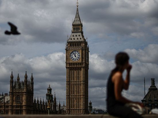 UK graduate job openings at lowest level since 2020