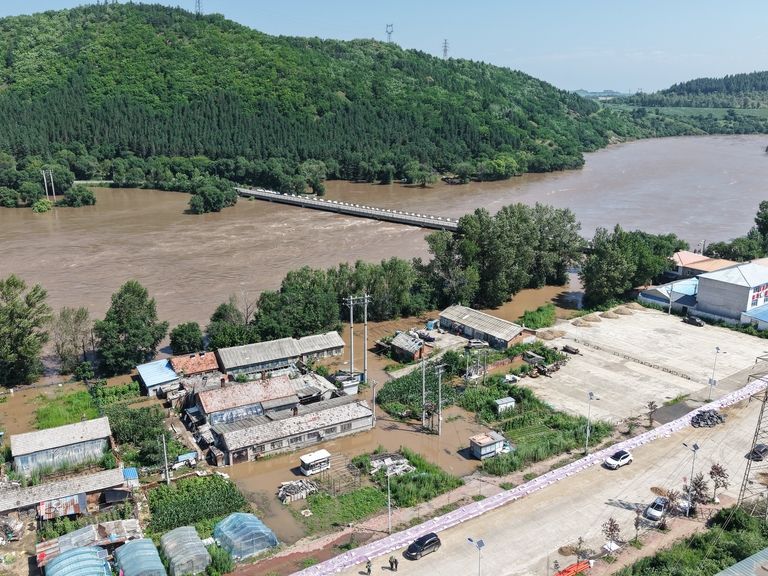 China renews alerts for rainstorm, severe convective weather