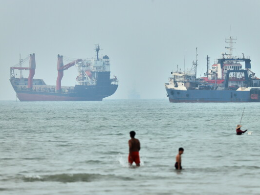 Iran says ongoing talks with Oman 'positive,' focused on designating safe routes in Hormuz Strait: I