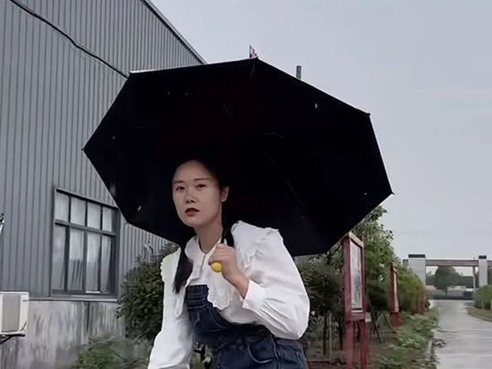 Chinese 'new farmer' turns farm produce into fashion creations, boosting local incomes
