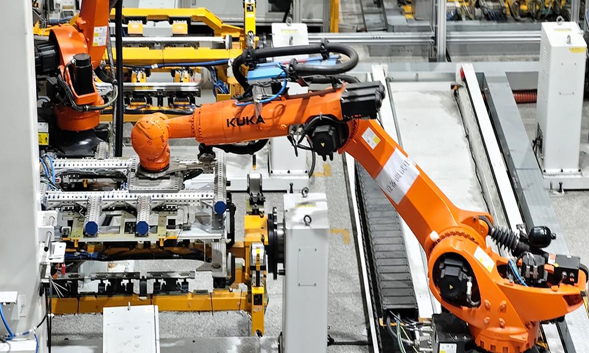 Robotic arms perform precision operations at an intelligent factory in Nanjing, East China's Jiangsu Province, on September 20, 2025. Photo: VCG