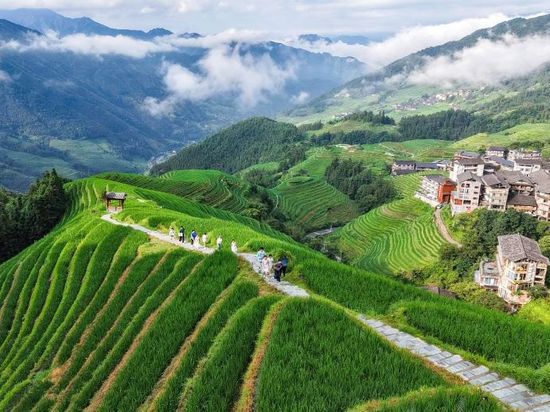 Summer tourism booms across China