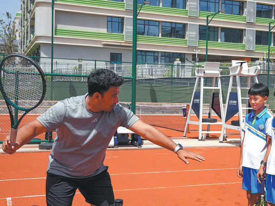 Jingshan serves tennis culture to court visitors