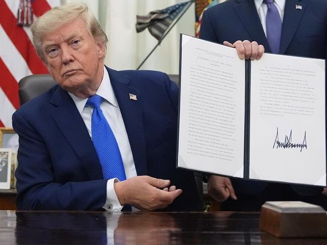 Trump signs executive order to impose 15 pct tariff on polysilicon imports
