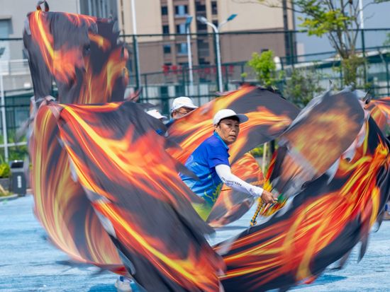 Ribbon dragon dance adds a colorful twist to fitness in Guangxi