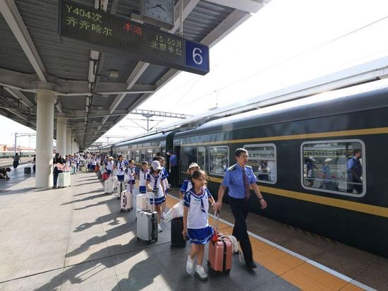 Heilongjiang-to-Beijing train organized for students, teachers on study tours