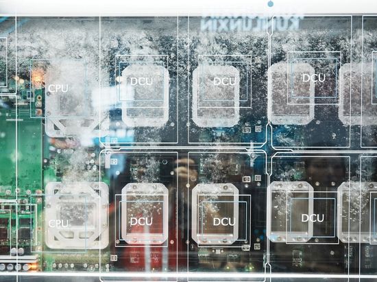 Clusters and fibers: China accelerates AI build-out