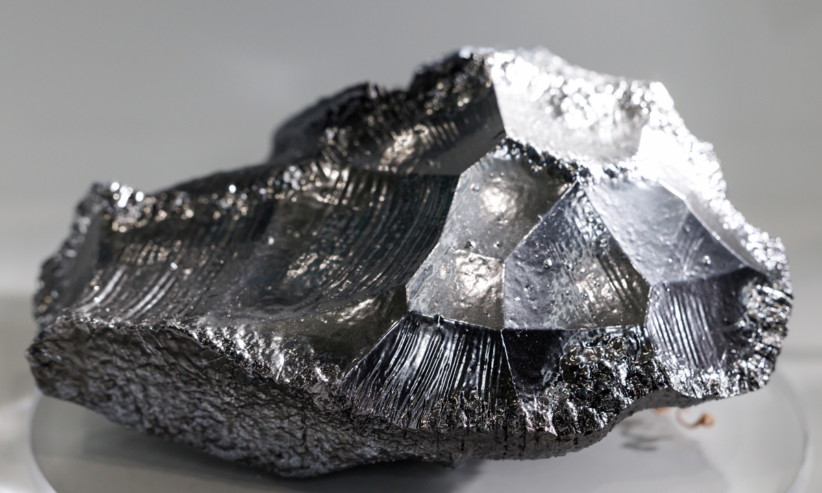 A piece of germanium Photo: VCG