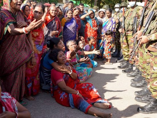 Gas leak at Bangladesh shipbreaking yard kills eight: police